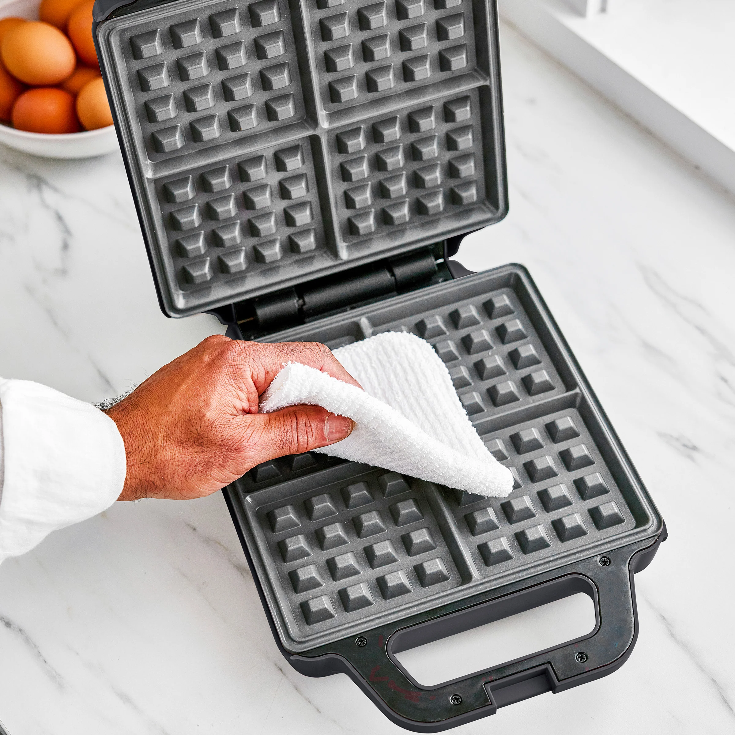 Advanced 4-Square Waffle Maker | Graphite - Image 8