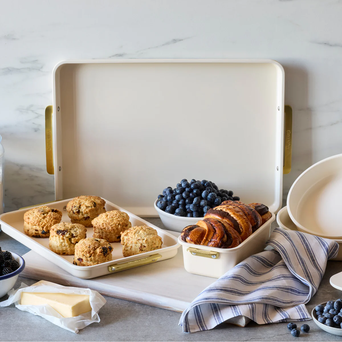 Reserve Bakeware 13" x 9" Rectangular Pan | Cream - Image 9