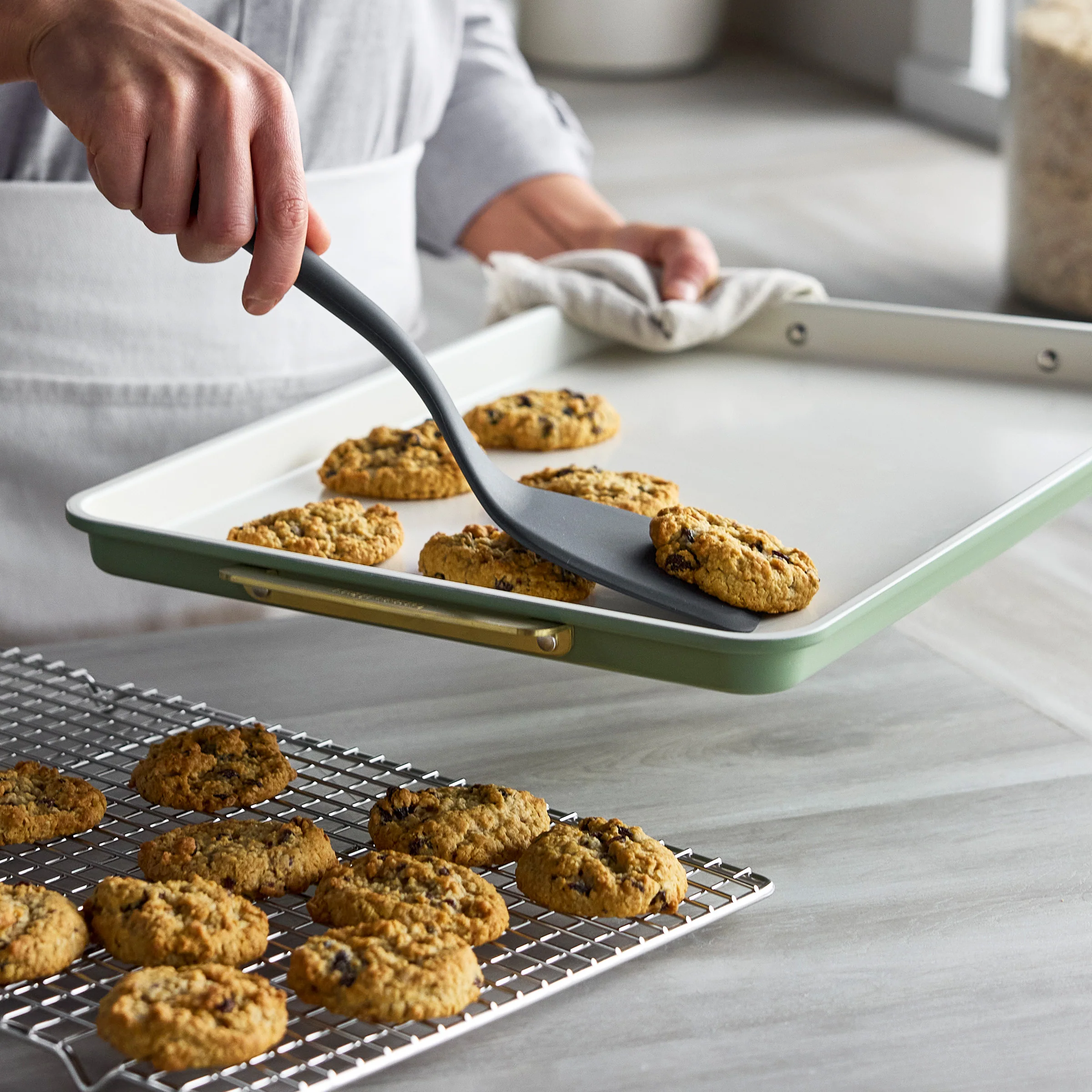 Reserve Pro 18-Piece Cookware & Bakeware Set | Sage - Image 17