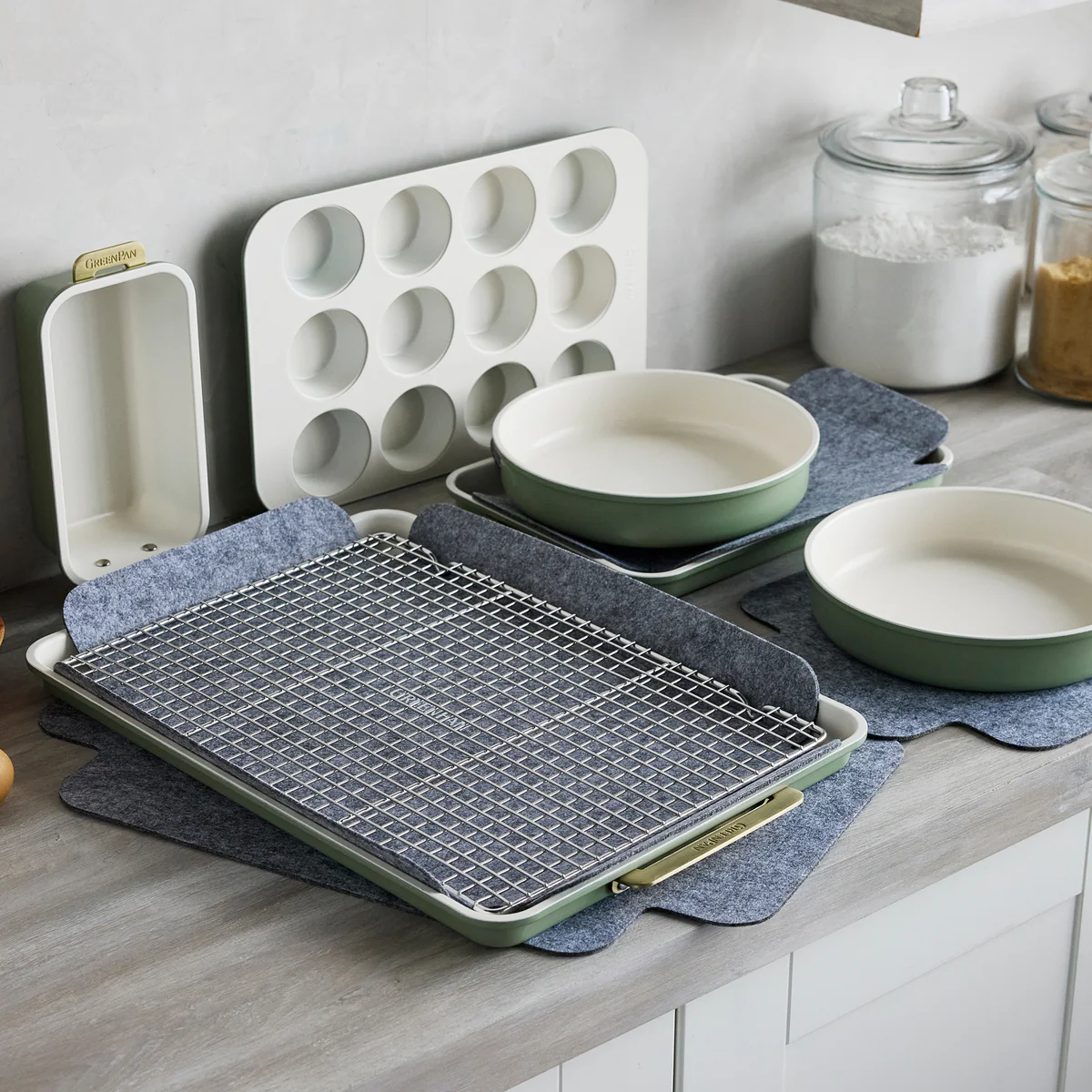 Reserve Pro 18-Piece Cookware & Bakeware Set | Sage - Image 15