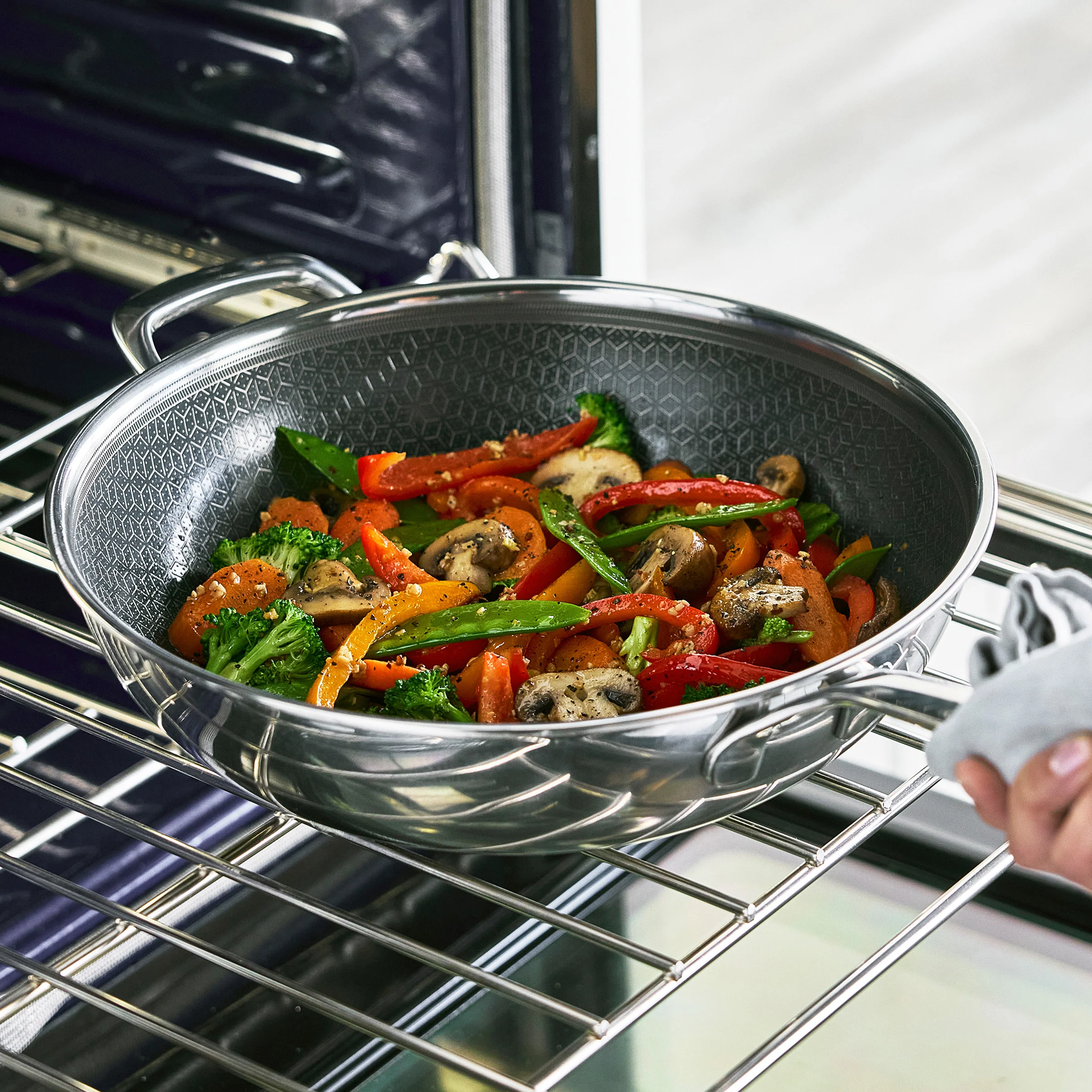 Spectra Thermobond Hybrid Ceramic Nonstick 12" Wok with Lid - Image 10