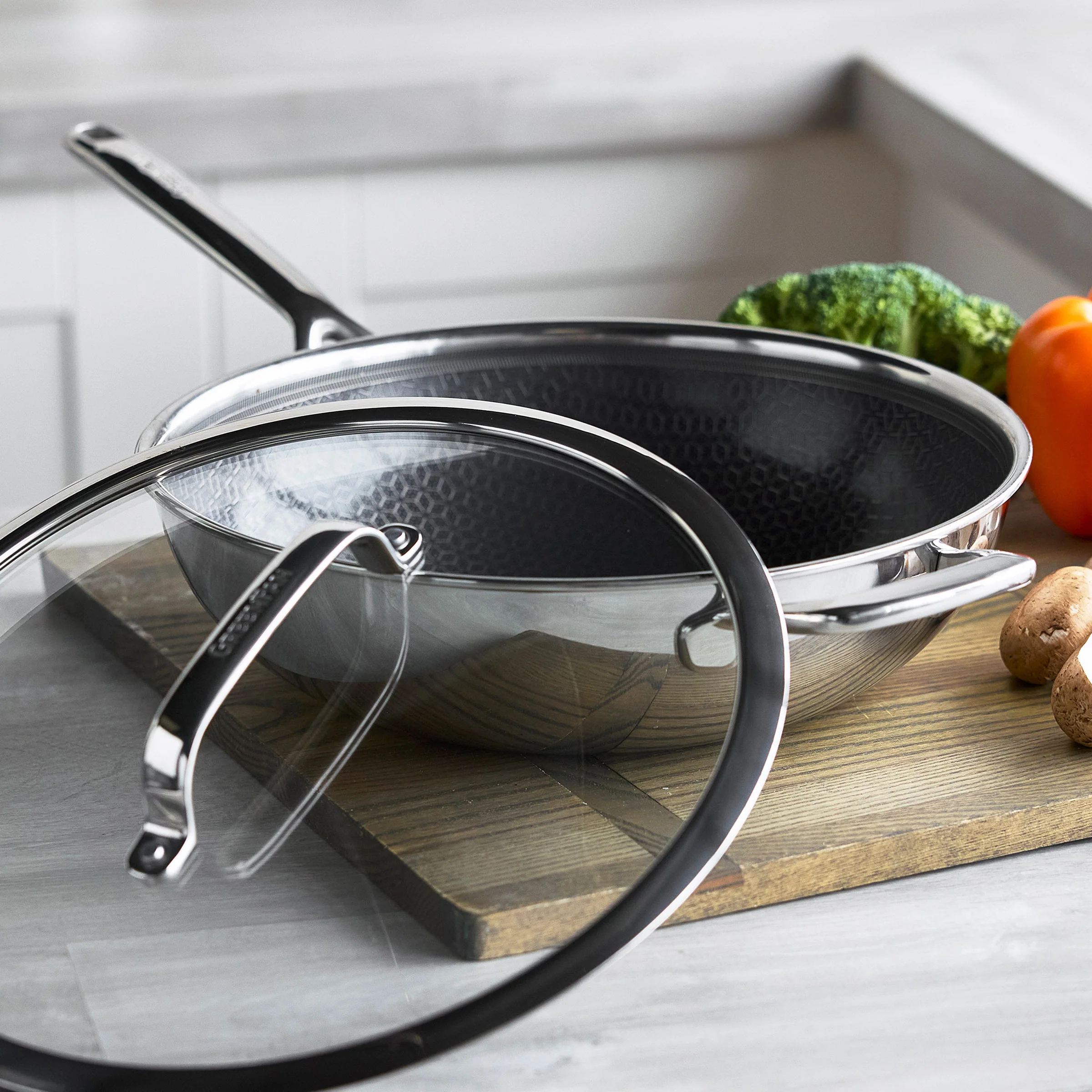 Spectra Thermobond Hybrid Ceramic Nonstick 12" Wok with Lid - Image 12