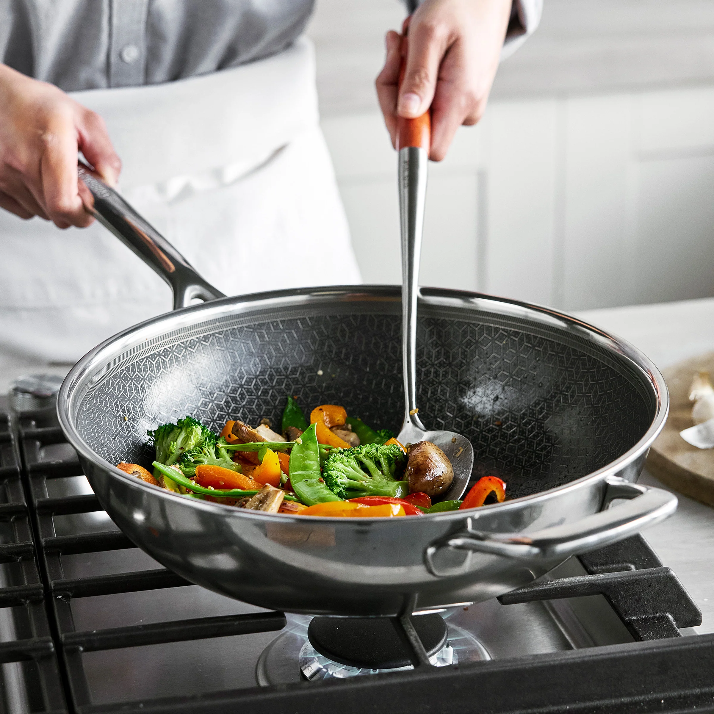 Spectra Thermobond Hybrid Ceramic Nonstick 12" Wok with Lid - Image 5