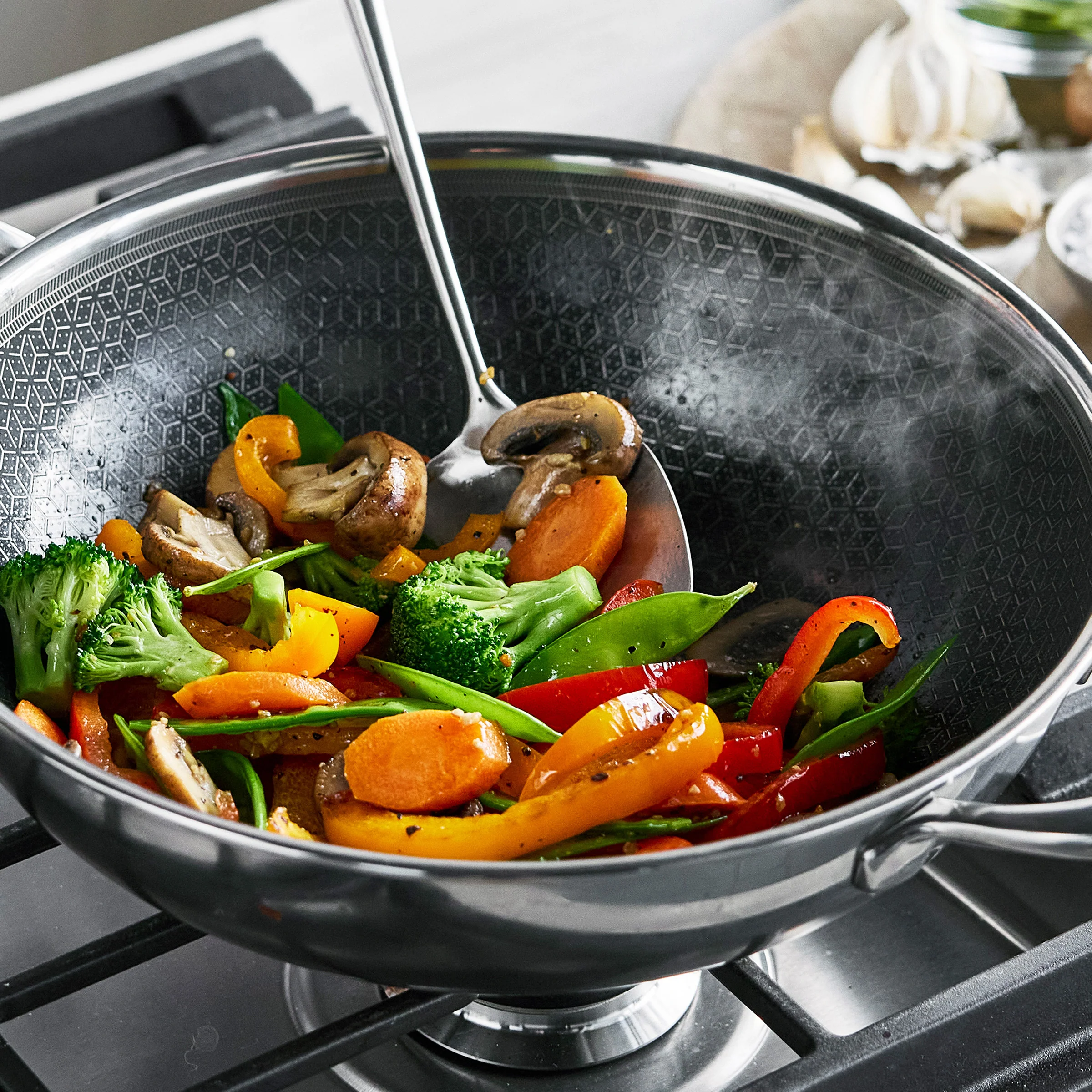 Spectra Thermobond Hybrid Ceramic Nonstick 12" Wok with Lid - Image 6