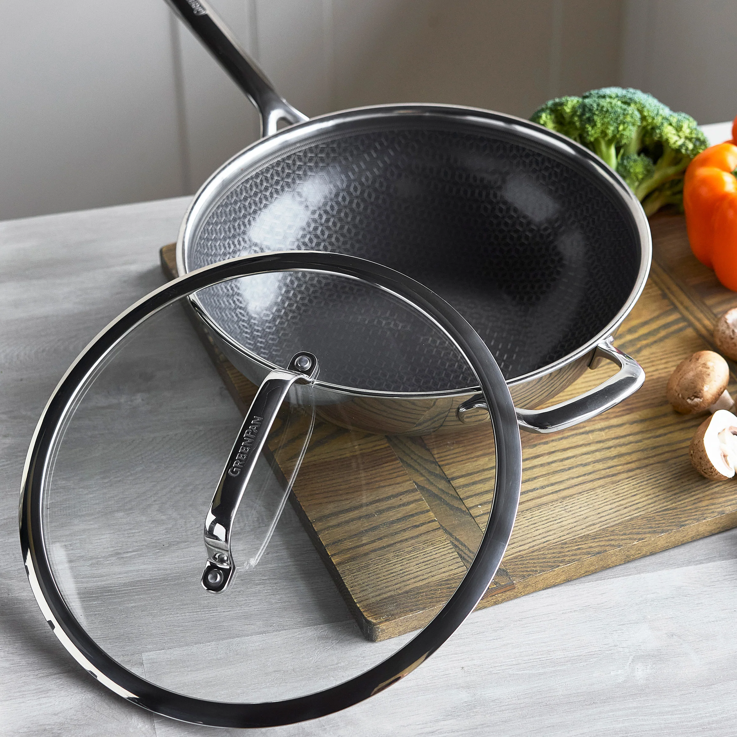 Spectra Thermobond Hybrid Ceramic Nonstick 12" Wok with Lid - Image 7