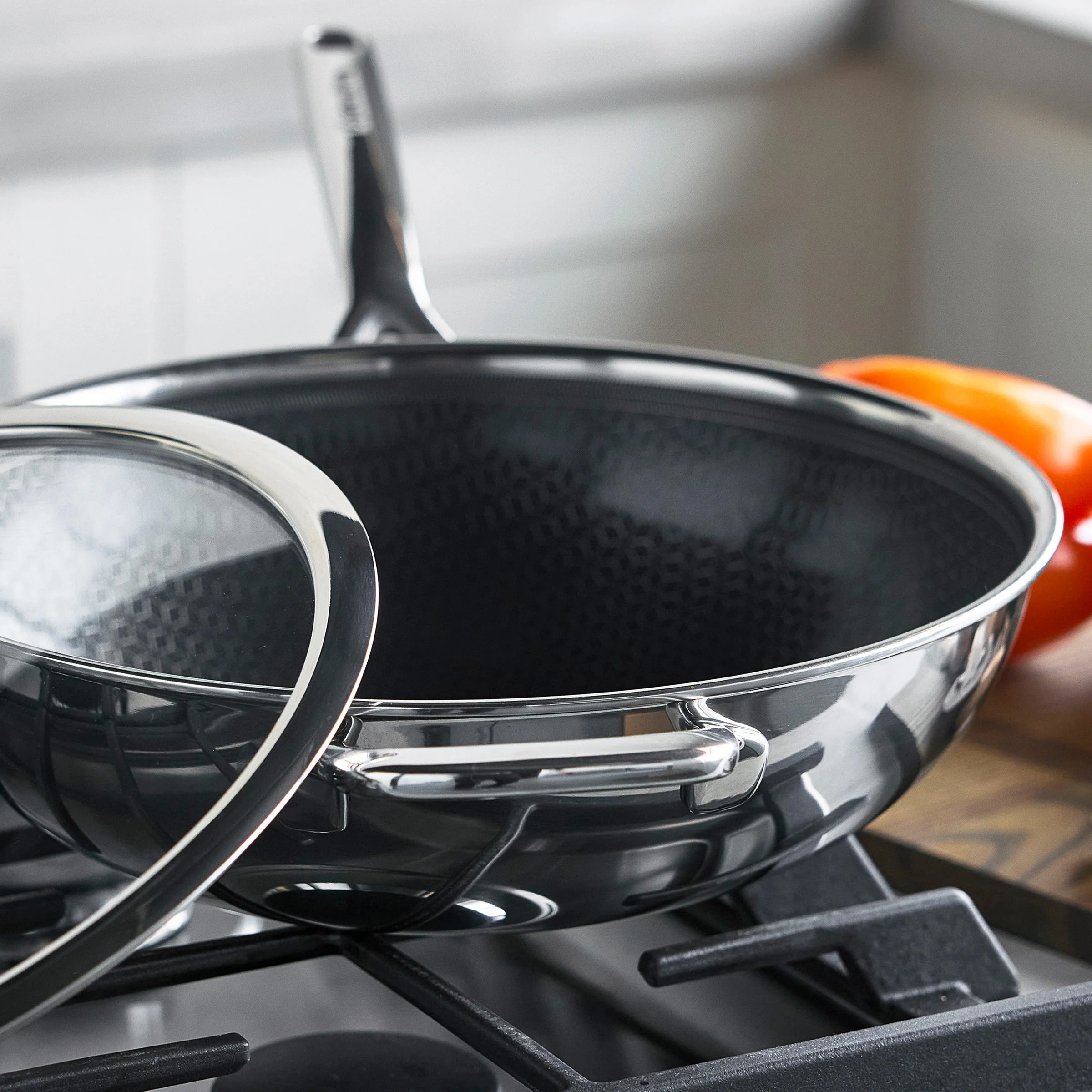 Spectra Thermobond Hybrid Ceramic Nonstick 12" Wok with Lid - Image 8