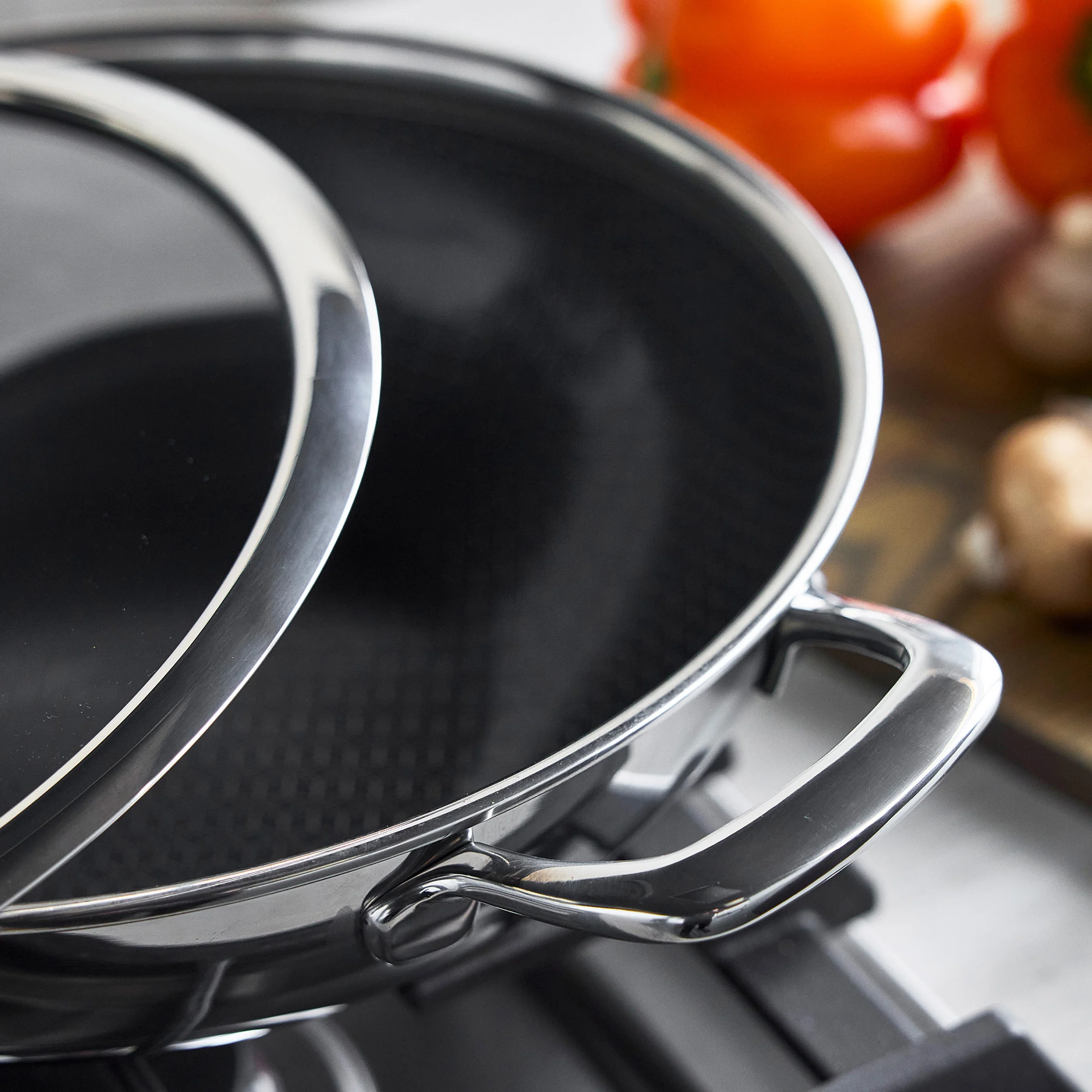 Spectra Thermobond Hybrid Ceramic Nonstick 12" Wok with Lid - Image 9