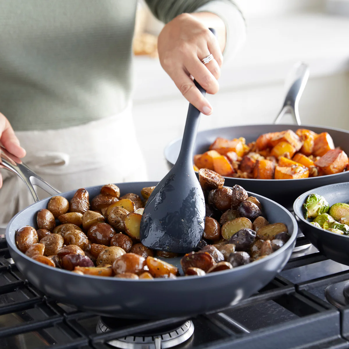 Valencia Pro Ceramic Nonstick 13-Piece Cookware Set - Image 4